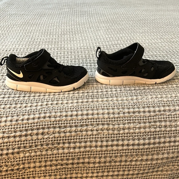 Nike Free Run 2 Black White - DA2692-004 - Picture 3 of 10